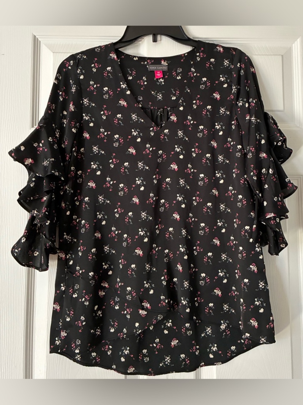 Vince Camuto Black Floral V-Neck Ruffle Sleeve Blouse